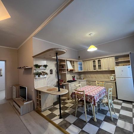 Apartment On Baseinaya Street 13 كييف المظهر الخارجي الصورة